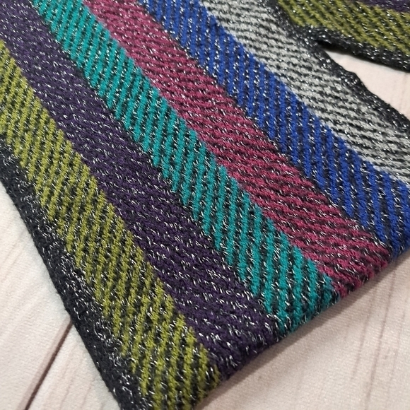 Scarf with Metallic Thread - Picture 4 of 11